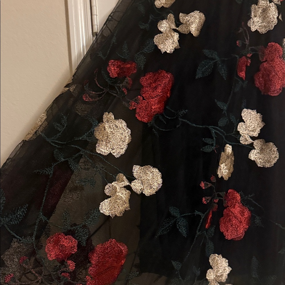 Sold❌A Classy Chic Boutique Black Floral Midi Skirt - Picture 2 of 5